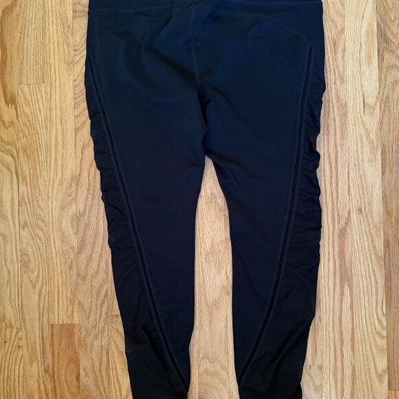 GapFit Activewear Blackout Technology Leggings w/ Mesh Sections - Picture 1 of 5
